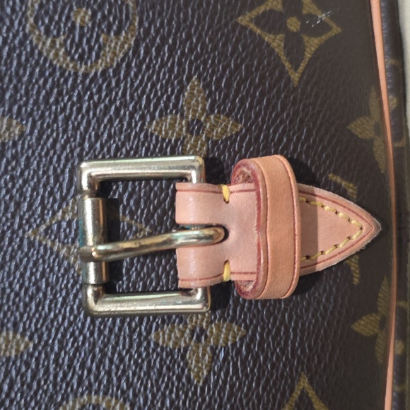 Authentic Louis Vuitton Sologne Crossbody Bag - Picture 7 of 10